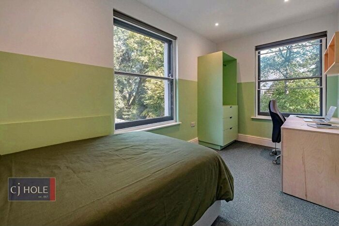 1 Bedroom Flat To Rent In Blackberry Hill, Bristol, Somerset, BS16