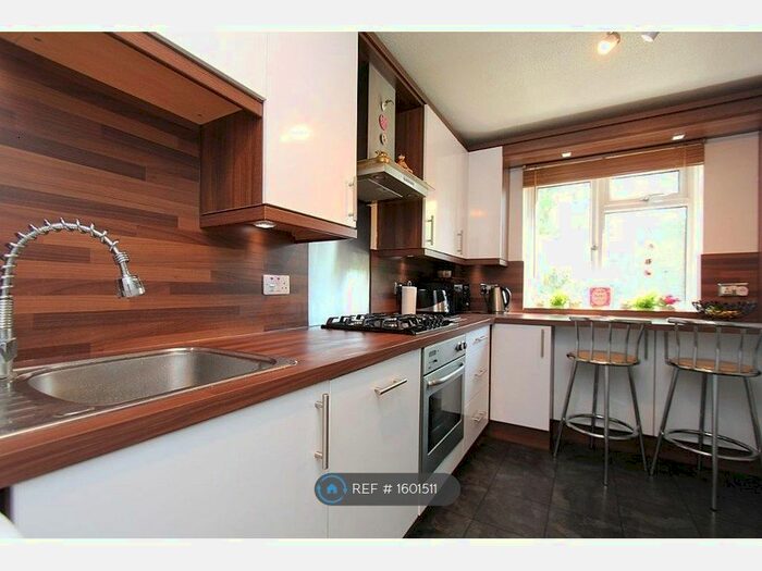 3 Bedroom Flat To Rent In Park Hill Road, Croydon, CR0