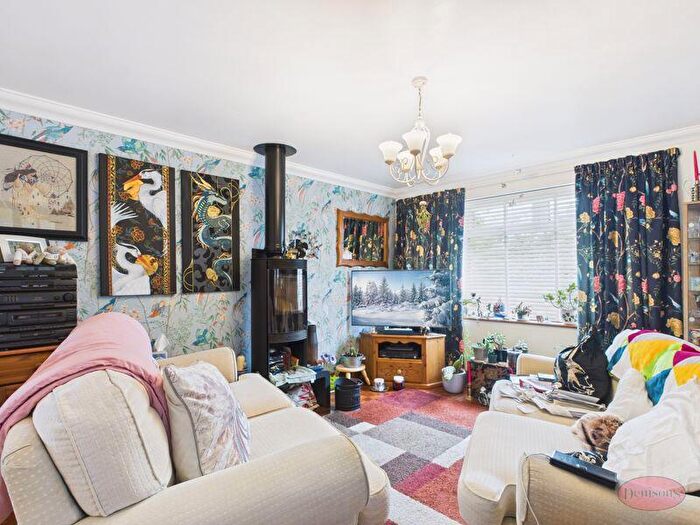 2 Bedroom Detached Bungalow For Sale In Mountbatten Close, Christchurch, BH23