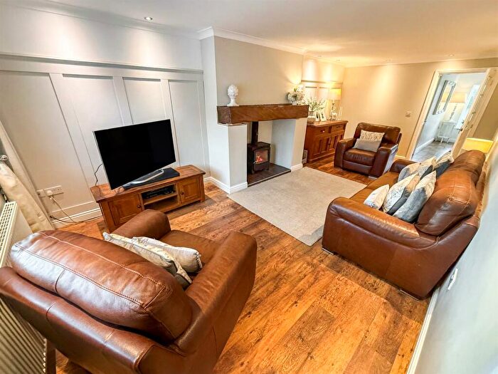4 Bedroom Detached House For Sale In Maes Hyfryd, Chirk, LL14