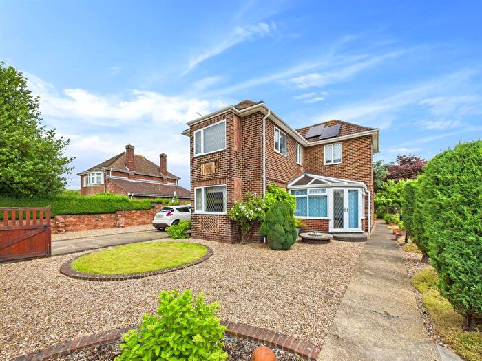2 Bedroom Detached House For Sale In Brackenborough Road, Louth, LN11
