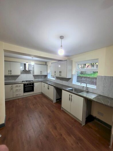 4 Bedroom Semi-Detached House To Rent In Rosewood Avenue, Stockport, SK4