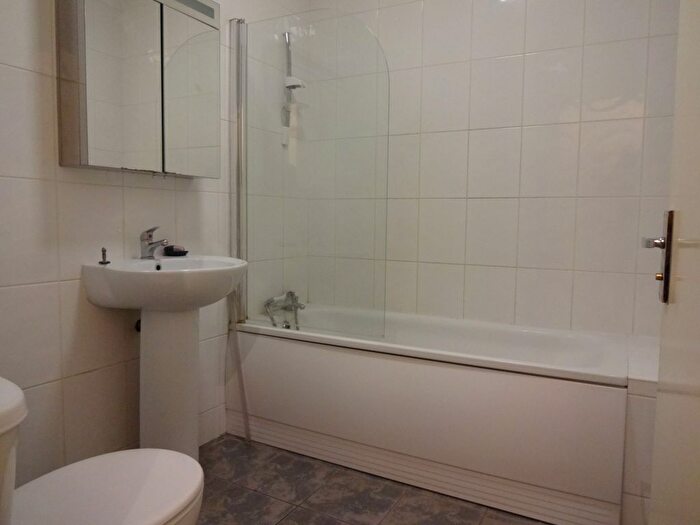 2 Bedroom Flat To Rent In High Street, Watford, WD17