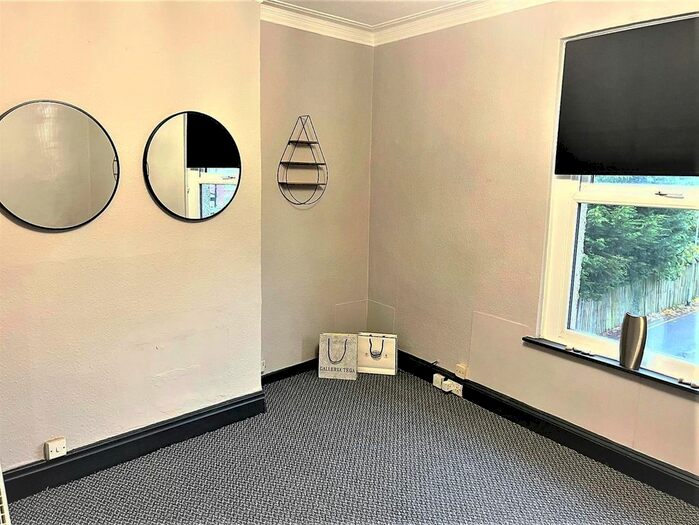 1 Bedroom Flat To Rent In Austhorpe Road, Crossgates, Leeds, LS15