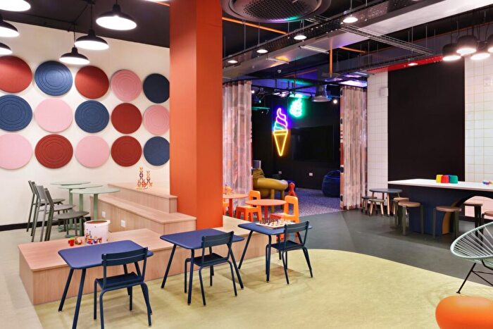 2 Bedroom Flat To Rent In Thames Quarter, Reading, RG1