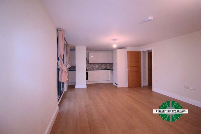 2 Bedroom Flat To Rent In High Road, Ilford, IG1