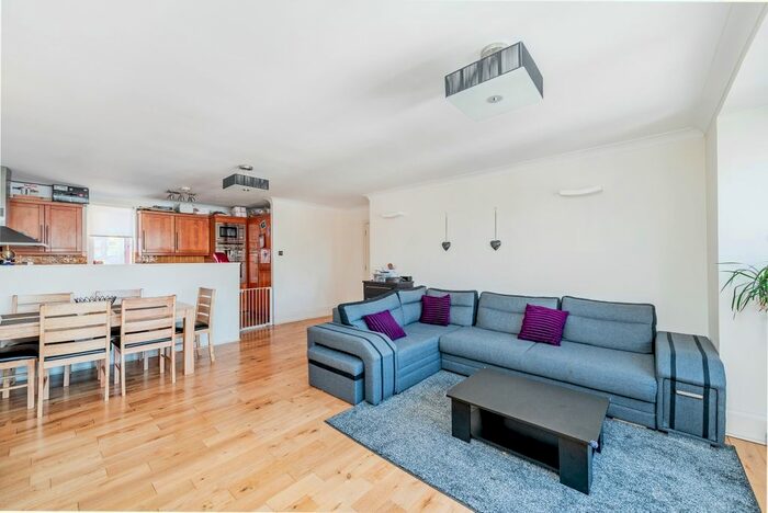 2 Bedroom Flat To Rent In Moscow Road, London W2