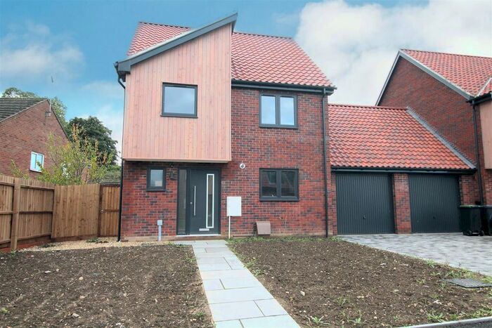 Property For Sale In Barn Field Drive, Needham Market, Ipswich, IP6