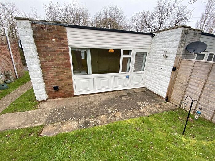 2 Bedroom Semi-Detached Bungalow To Rent In Cockleton Lane, Cowes, PO31