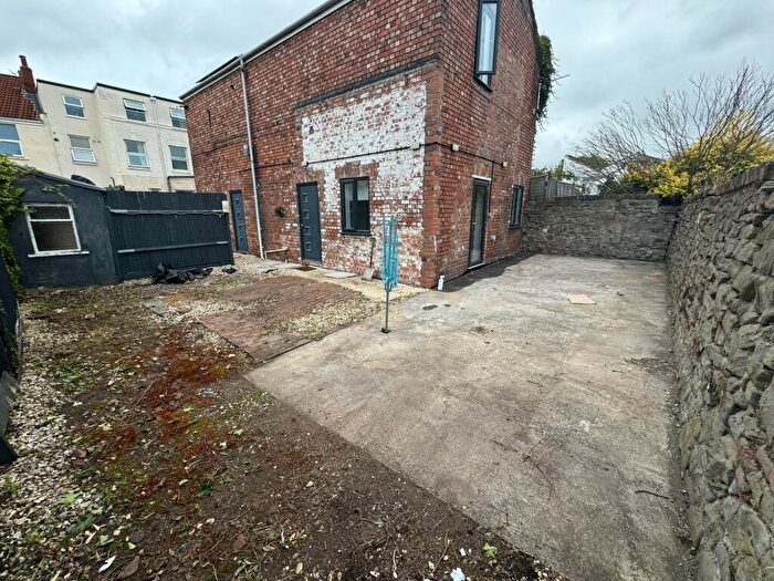 2 Bedroom Apartment To Rent In Whitehall Road, BS5