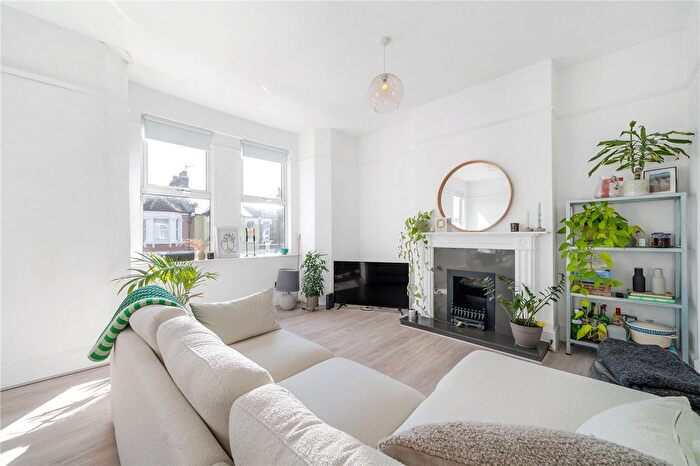 2 Bedroom Flat To Rent In Ivydale Road, Nunhead, London, SE15