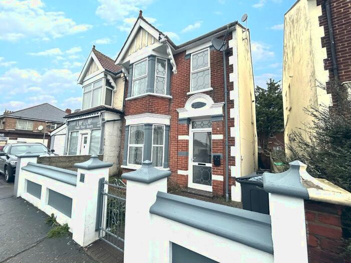 4 Bedroom Semi-Detached House To Rent In St. Osyth Road, Clacton-On-Sea, CO15