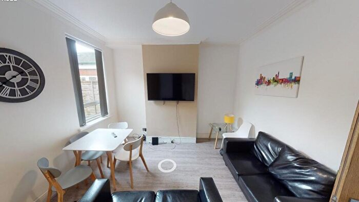 4 Bedroom Terraced House To Rent In Daisy Road, Birmingham, B16