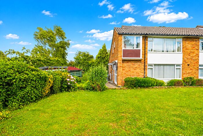 2 Bedroom Apartment For Sale In Icknield Green, Letchworth Garden City, SG6