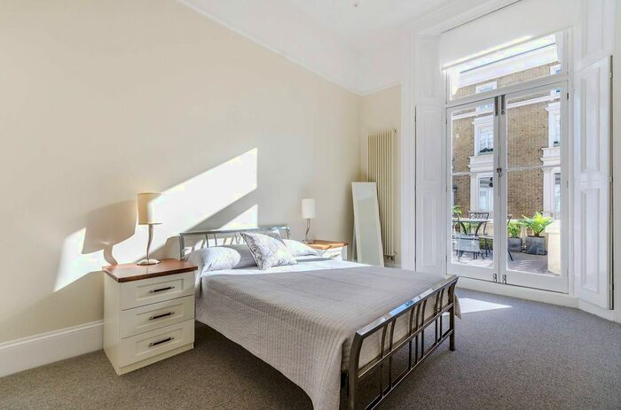 1 Bedroom Flat To Rent In Earls Court Square, Earls Court, London, SW5