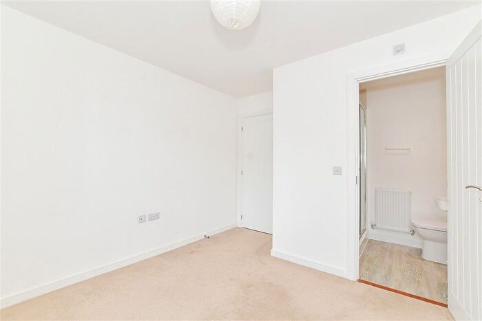 2 Bedroom Flat For Sale In Richard Road, Chichester, West Sussex, PO19