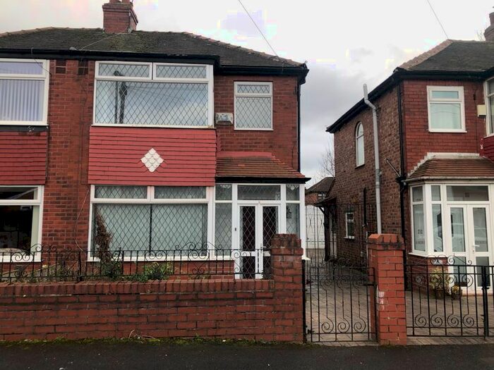 3 Bedroom Semi-Detached House To Rent In Shirley Avenue, Chadderton, Oldham, OL9