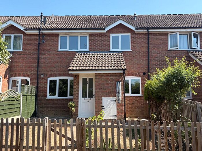 2 Bedroom Cluster House To Rent In Scots Court, Hook, Hampshire, RG27