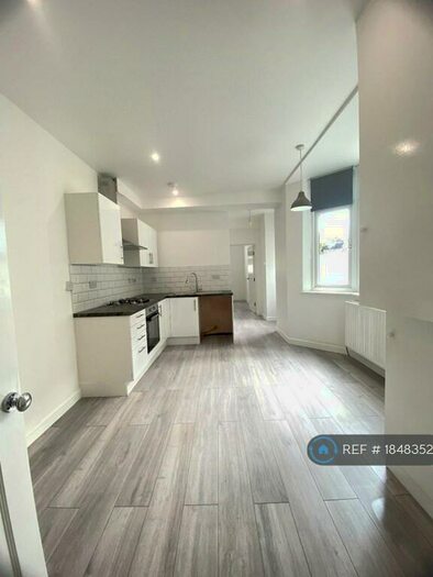 3 Bedroom Flat To Rent In Bush Road, Surrey Quays, SE8