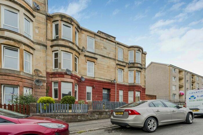 3 Bedroom Flat To Rent In Broompark Drive, G31