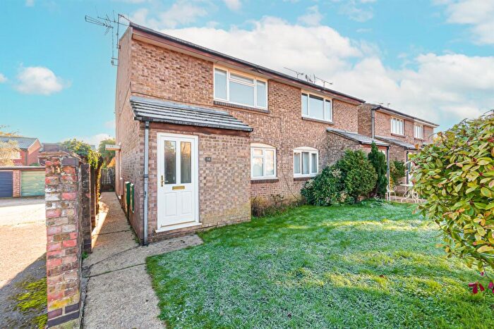 1 Bedroom Maisonette To Rent In Medina Close, Woosehill, Wokingham, RG41