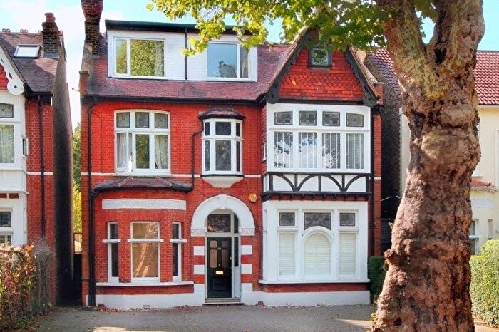 2 Bedroom Flat For Sale In The Avenue, London, W13