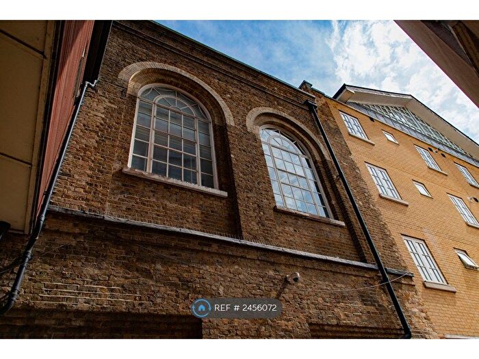 3 Bedroom Flat To Rent In High Street, Romford, RM1