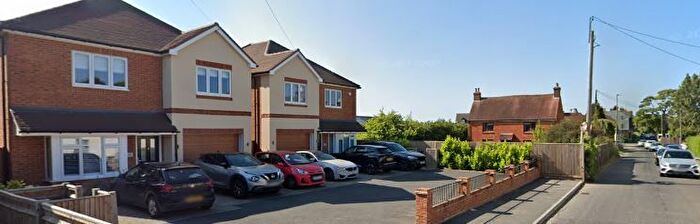 3 Bedroom Maisonette To Rent In The Street, Farnham, GU10