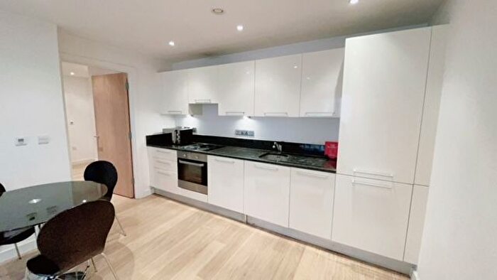 2 Bedroom Flat To Rent In Railway Terrace, Slough, SL2