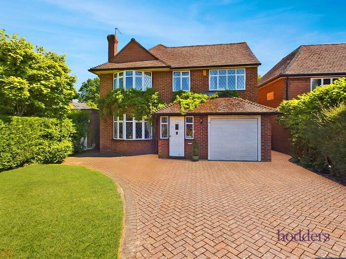4 Bedroom Detached House To Rent In Ferndale Avenue, Chertsey, Surrey, KT16