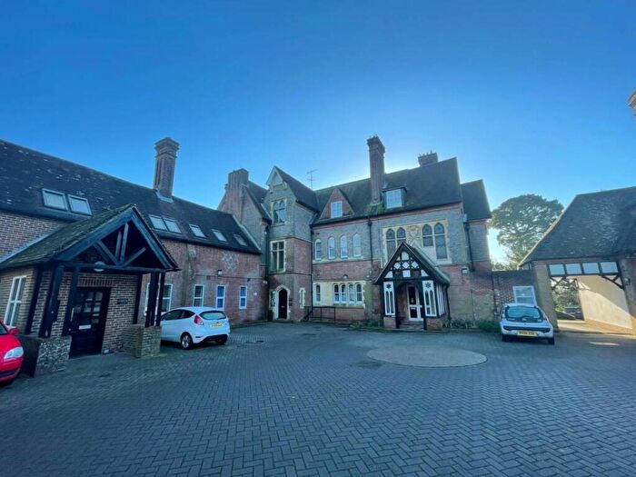Studio To Rent In Horsgate House, Hanlye Lane, Cuckfield, RH17