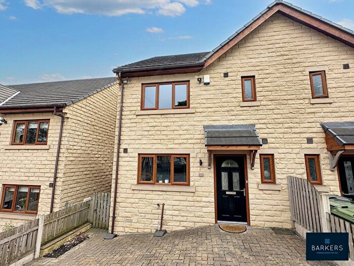 4 Bedroom Town House For Sale In Whitcliffe Road, Cleckheaton, BD19