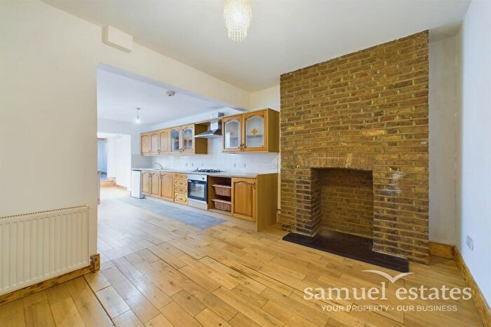 2 Bedroom Flat To Rent In Leslie Park Road, Croydon, CR0