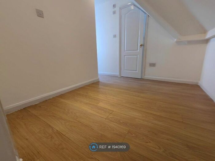 Studio To Rent In Waters Road, London, SE6