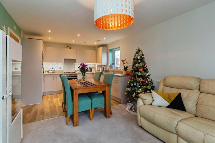 2 Bedroom Flat For Sale In Cameo Court, Aylesbury, Buckinghamshire, HP18