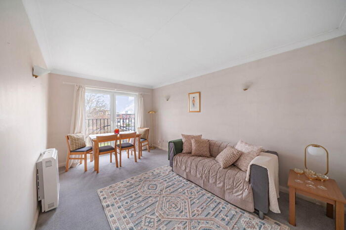 1 Bedroom Flat For Sale In Culverden Road, London, SW12