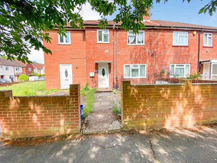 2 Bedroom Flat For Sale In Hanworth Road, Whitton, TW4