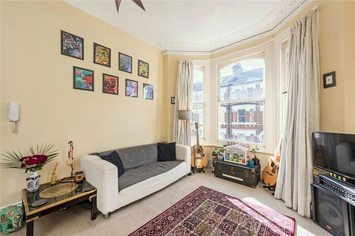 2 Bedroom Flat To Rent In Mayflower Road, Clapham, London, SW9