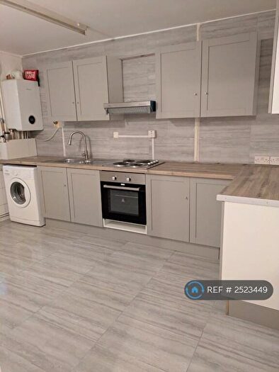 3 Bedroom Flat To Rent In Hills Road, Cambridge, CB2
