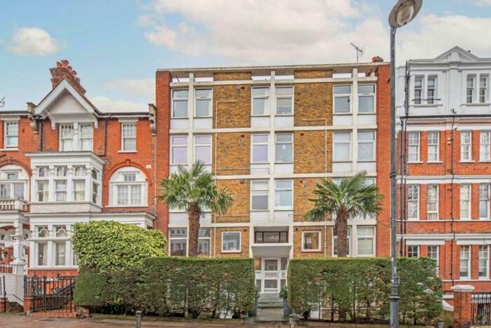 2 Bedroom Flat To Rent In Richmond Hill, Richmond, TW10