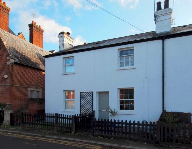 2 Bedroom Cottage To Rent In West Street, Ewell Village KT17