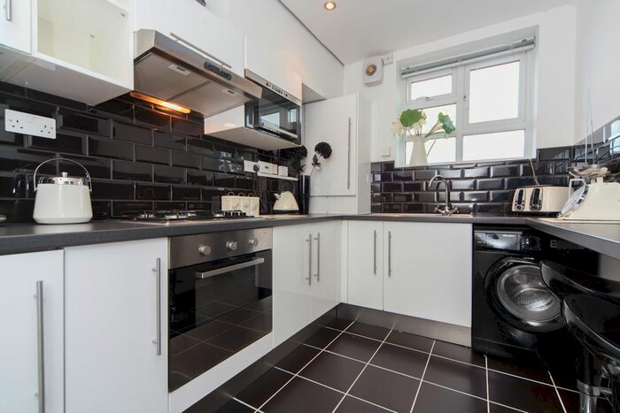 2 Bedroom Flat To Rent In Nelsons Row, London, SW4