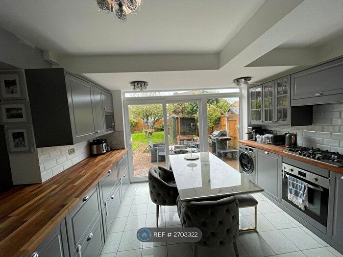 5 Bedroom Detached House To Rent In Hollinwell Avenue, Nottingham, NG8