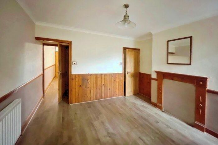 3 Bedroom Semi-Detached House To Rent In Stanley Avenue, Ipswich, IP3