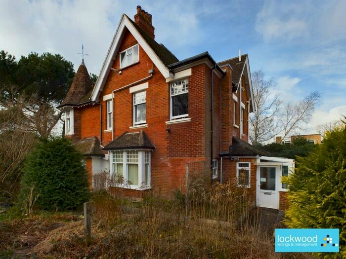 2 Bedroom Flat To Rent In Upper Gordon Road, Camberley, GU15