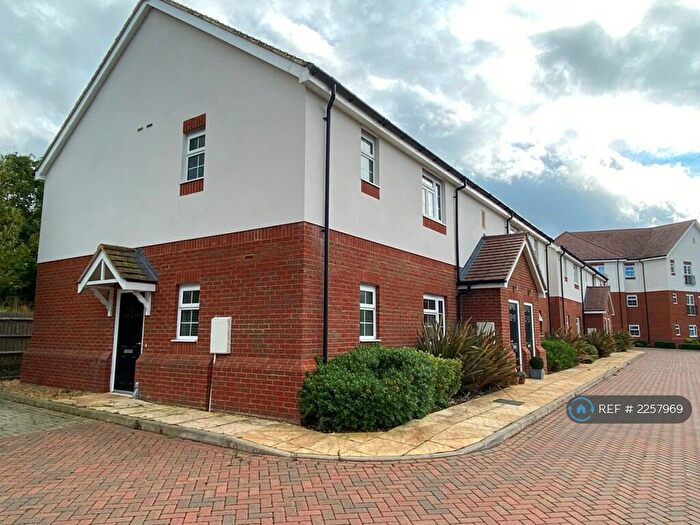 2 Bedroom Maisonette To Rent In Millstone Way, Harpenden, AL5