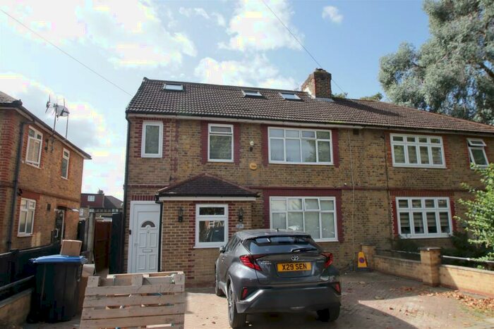 4 Bedroom Maisonette To Rent In Central Avenue, Edmonton, N9