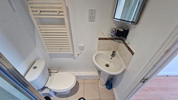 2 Bedroom Flat To Rent In Gerry Raffles Square, London, E15