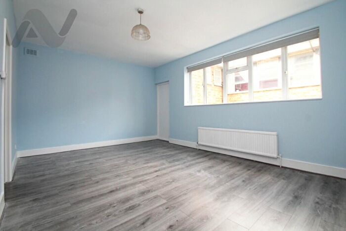 2 Bedroom Flat To Rent In Wells Terrace, Finsbury Park, London, N4