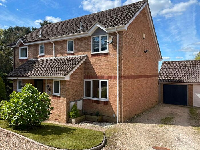3 Bedroom Semi Detached House For Sale In Oak Close, Corfe Mullen, Wimborne, Dorset, BH21